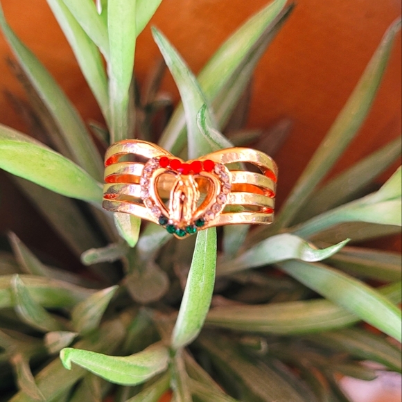Gold plated Virgin Mary ring with red/green/white stones size 10 - Picture 2 of 3
